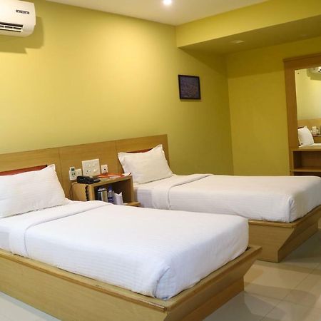 Hotel Rainbow Suites Kannúr Kültér fotó