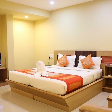 Hotel Rainbow Suites Kannúr Kültér fotó