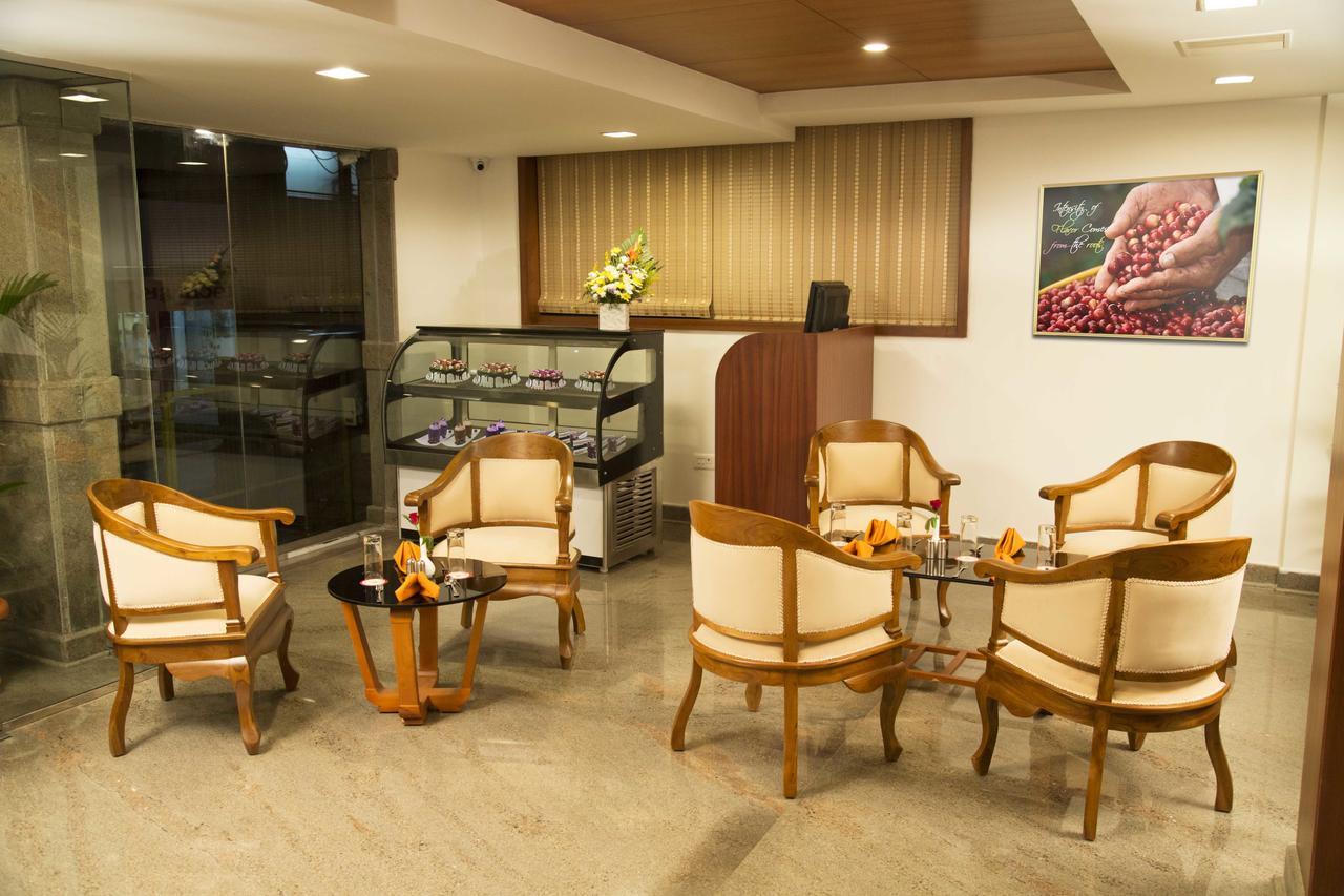 Hotel Rainbow Suites Kannúr Kültér fotó