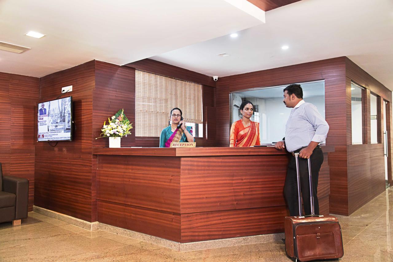 Hotel Rainbow Suites Kannúr Kültér fotó