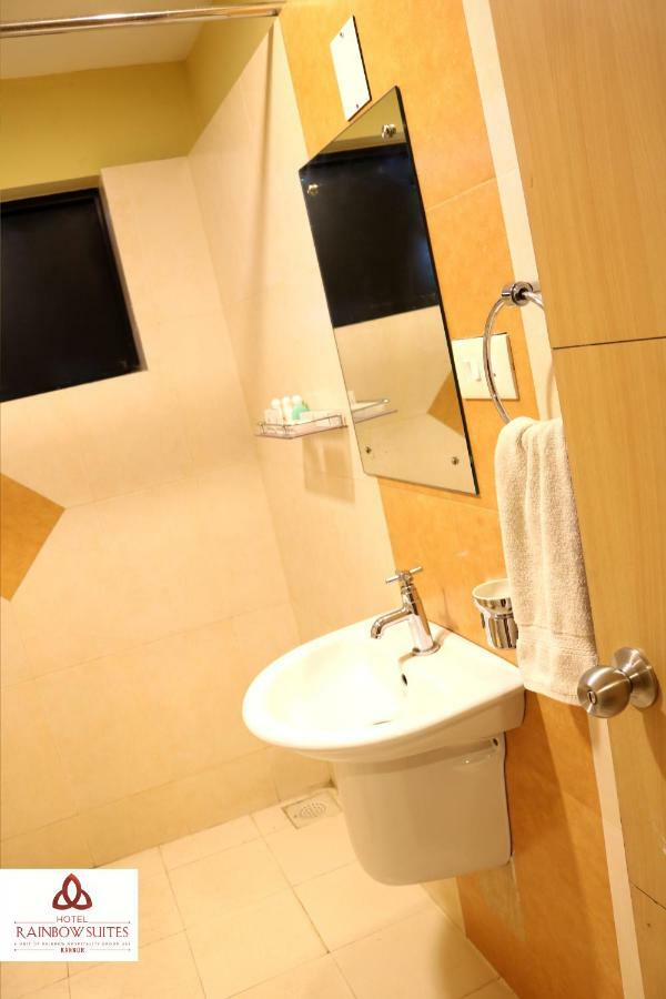 Hotel Rainbow Suites Kannúr Kültér fotó