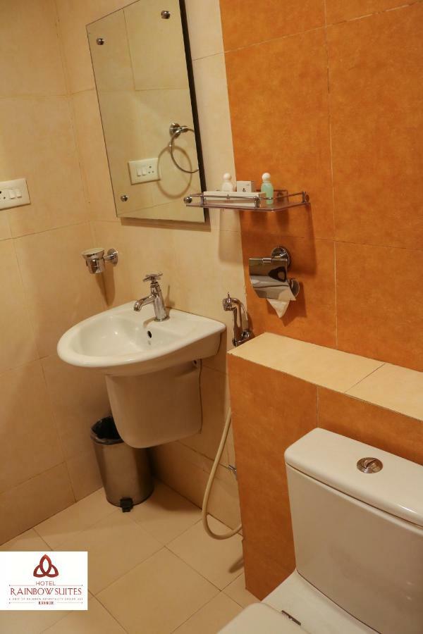 Hotel Rainbow Suites Kannúr Kültér fotó